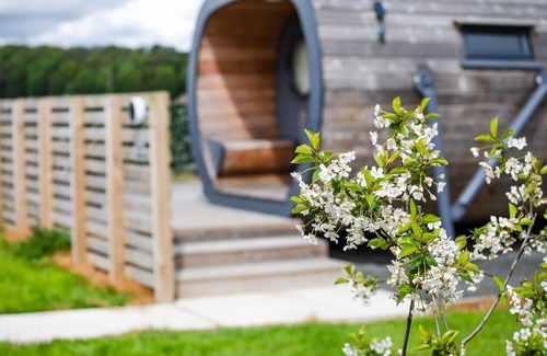Alloa Cabine | Luxury Anthropod - Ben Cleugh with Private Decking & Hot Tub