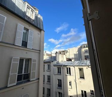 La Celle-sous-Gouzon Appartement | Luxury Apartment Champ de Mars Eiffel Tower