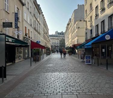 La Celle-sous-Gouzon Appartement | Luxury Apartment Champ de Mars Eiffel Tower