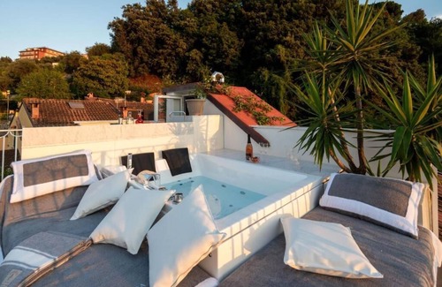 Lerici Appartement | Luxury apartment a stone's throw from the sea with terrace with Jacuzzi.