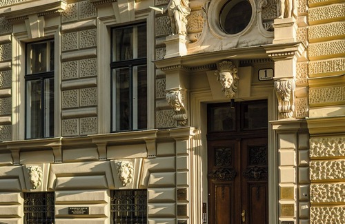 Alservorstadt Appartement | luxury apartment at the Vienna Votiv Church with an idyllic garden view