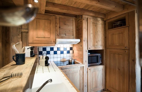 Courchevel Appartement | Luxury apartment in Courchevel 1850 with fireplace and ski-in/ski-out access