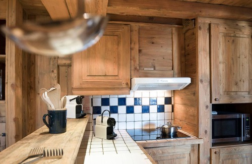Courchevel Appartement | Luxury apartment in Courchevel 1850 with fireplace and ski-in/ski-out access
