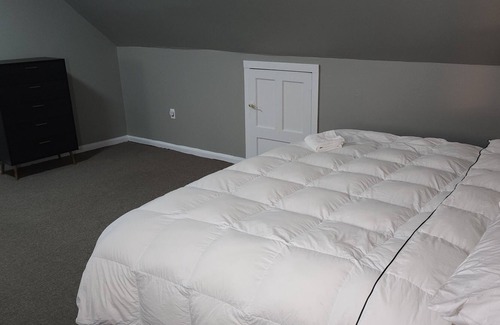 Cove - East Side - Shippan Appartement | Luxury Apartment in Downtown Stamford With Deck. Minutes to the beach!