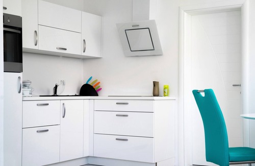 Izola Villa | Appartement de luxe à Villa Magenta - un mélange artistique de minimalisme et d'élégance.