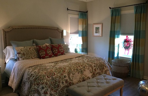 Granbury Maison | Pittoresque rencontre pratique! Venez visiter le Bungalow Bent Oaks pour 2 jours ou un mois