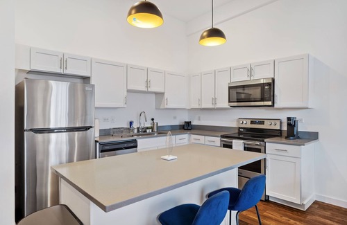 Allegheny-West Appartement | Luxury Apartment Near Downtown and Stadium