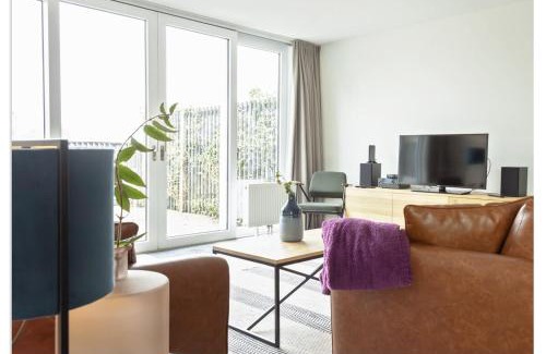 Offingawier Appartement | Luxury apartment near the water