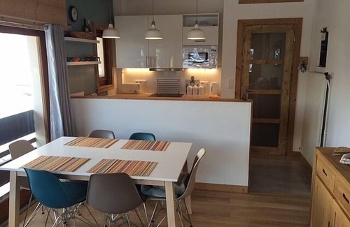 Morzine Appartement | Appartement de luxe pour 6 personnes. 350 m des remontées mécaniques et de la ville. Superbes vues, très bien coté.