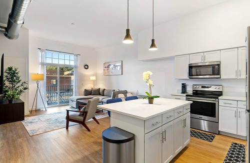 Central Northside Appartement | Luxury Apartment With Balcony Near Stadiums and Downtown