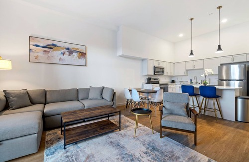 Central Northside Appartement | Luxury Apartment With Balcony Near Stadiums and Downtown