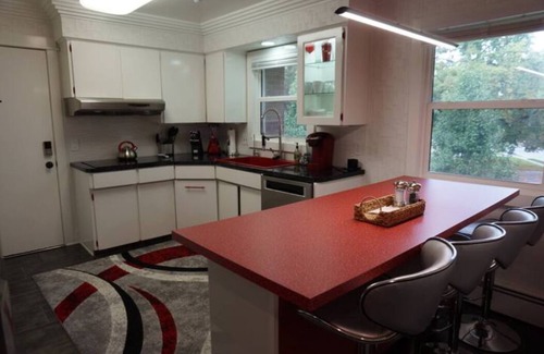 Kalamazoo Maison | Luxury Apartment with Patio