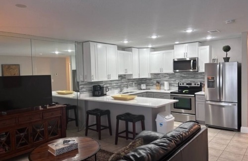 Highland Beach Villa | Luxury Apt Villa 2bed / 2bath à seulement 1 pâté de maisons de la plage avec piscine et jucuzi