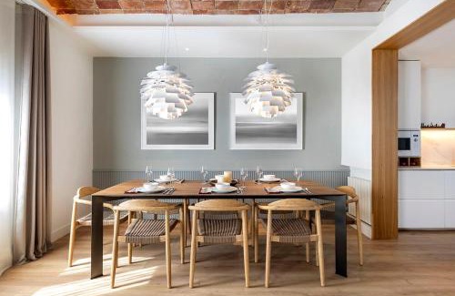 L'Antiga Esquerra de l'Eixample Appartement | Luxury Apt with King Beds & Central AC in Heart of BCN