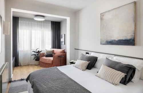 L'Antiga Esquerra de l'Eixample Appartement | Luxury Apt with King Beds & Central AC in Heart of BCN