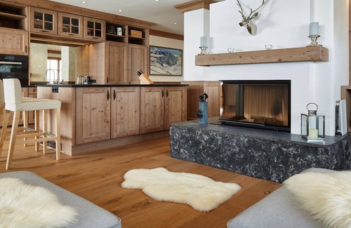 St. Christoph Chalet De Ski | Luxury ski-in-out apartment with amazing views linked to exclusive 5-star hotel