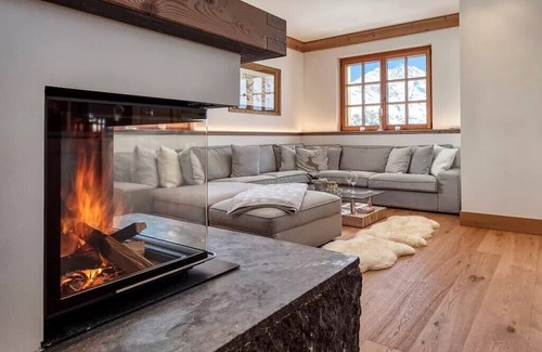 St. Christoph Chalet De Ski | Luxury ski-in-out apartment with amazing views linked to exclusive 5-star hotel
