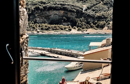 Portovenere Appartement | Luxury at Torre Venere - The World's Oldest Tower Stay with Modern Amenities