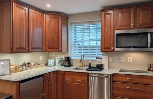 Tenleytown Appartement | Luxury AU Park Suite Private Entrance Easy Access to Metro, Dining, Museums