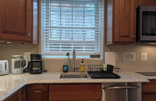 Tenleytown Appartement | Luxury AU Park Suite Private Entrance Easy Access to Metro, Dining, Museums