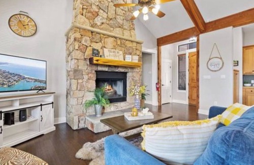 Leander Cabine | Luxury Awaits @ Wooded Bliss Cabin of Lake Travis + Cozy Casita!