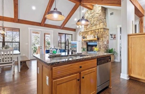 Leander Cabine | Luxury Awaits @ Wooded Bliss Cabin of Lake Travis + Cozy Casita!