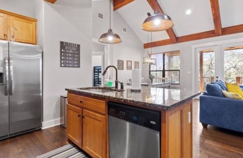Leander Cabine | Luxury Awaits @ Wooded Bliss Cabin of Lake Travis + Cozy Casita!