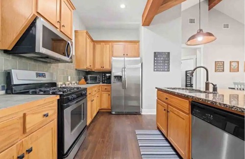 Leander Cabine | Luxury Awaits @ Wooded Bliss Cabin of Lake Travis + Cozy Casita!