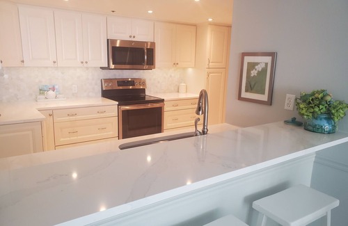 Isla del Sol Copropriété | LUXE BAHIA POINTE WATERFRONT Condo / Vues panoramiques! Dauphins, lamantin, plus !!