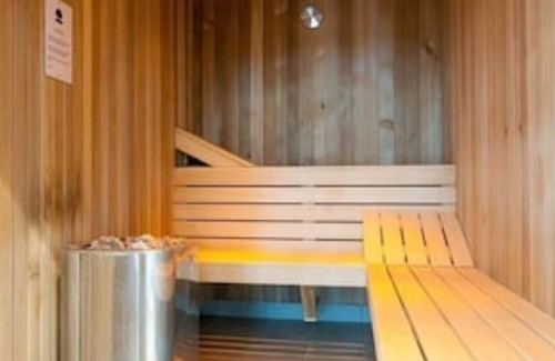 Dulcote Maison | Luxury Barn Conversion with Indoor Pool, Steam Room, Sauna, Gym and Tennis Court