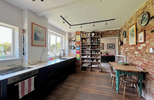 Cherhill Maison | Luxury Barn Stay Sleeps 8