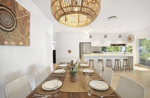 North Manly Maison | Luxury Beach House with Pool Near to Manly Beach