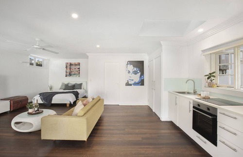 North Manly Maison | Luxury Beach House with Pool Near to Manly Beach