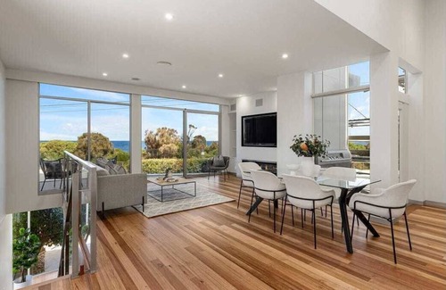 Parkdale Maison | Luxury Beach House With Bay Views, Rooftop & Lift