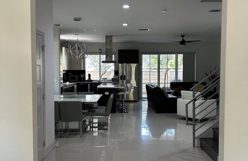 Pompano Beach Maison | Luxury Beach Townhouse steps from the Beach!