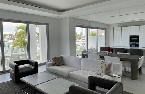 Palm Cay Copropriété | Luxury beach view & Marina view Condo at Palm Cay