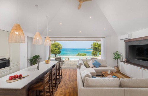Bale Villa | Luxury Beach Villas Porto Bus