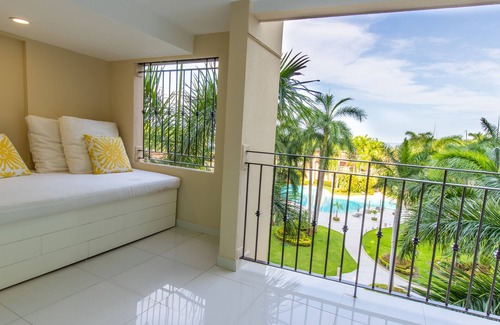 Marina Vallarta Copropriété | Luxury beachfront condo in Porto Fino, bonus studio, private beach, pool.