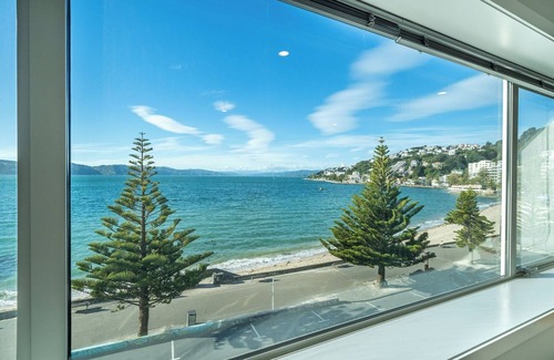 Wellington Appartement | Luxury Beachfront apartment. Minute's walk from Wellington CBD