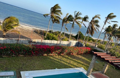 Mombasa Appartement | luxury beachfront is directly on white sandy beach giving fresh air