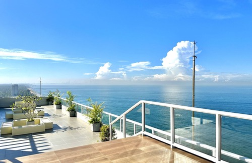 Hendala Copropriété | Luxury beachfront condo with infinity pool near Colombo