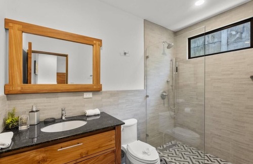 Jaco Station Balnéaire | Luxury Beachfront Retreat – 13BR Private Resort with Pool in Jacó