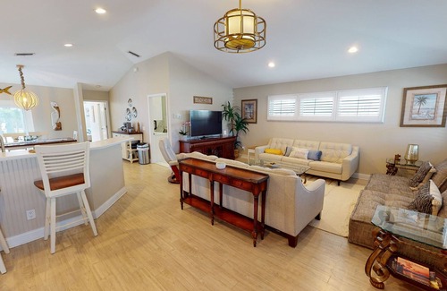 New Smyrna Beach Maison | Luxury Beachside Home w\private heated pool/spa Bikers welcome!