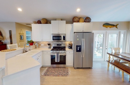New Smyrna Beach Maison | Luxury Beachside Home w\private heated pool/spa Bikers welcome!
