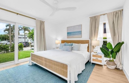 Juno Beach Appartement | Luxury Beachside Condo 1 Steps to the Beach