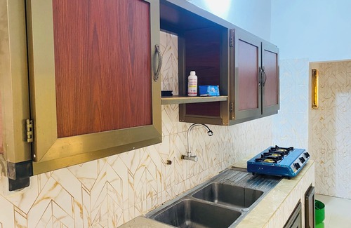 Abomey-Calavi Villa | Résidence à chambre d’hôte luxueux, Wifi, Calme , discret dans une zone sécurisé