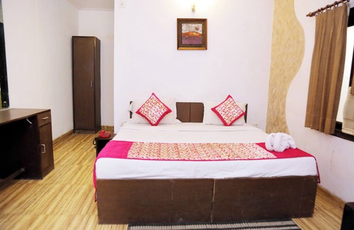 Mahipalpur Extension Hôtel | Luxury bedroom hotel with Double Bed and single wonderful in Delhi Airport