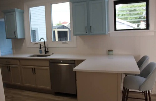 Pleasantville Maison | Luxury Boho Bay House. Balcony with Sunset Views, Near Casinos & Beach