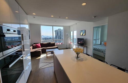 District of North Vancouver Copropriété | Luxury Brand New 2 Bedroom 2 Bath Condo