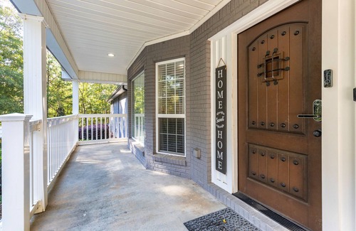 Inman Maison | Luxury Brooks Retreat – 7BR 9BA, WiFi, Chef's Kitchen, Workspace, Outdoor Oasis!
